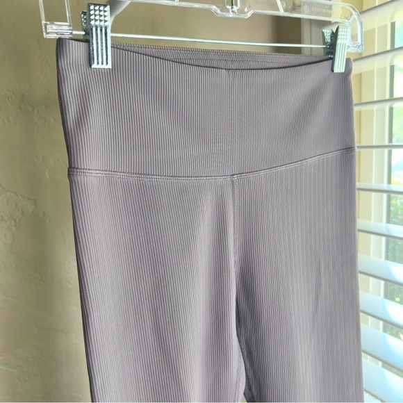 NWOT: Mono B Leggings Small Light Lavender - Picture 3 of 4